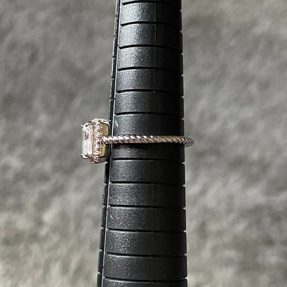 💛 2/$20 💛 Fragrant Jewels ring. Sz 7 - Picture 2 of 2